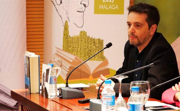 Sanz, durante su lectura en Málaga, donde presentó una nueva edición de la ‘Poesía completa’ de Aleixandre./SUR