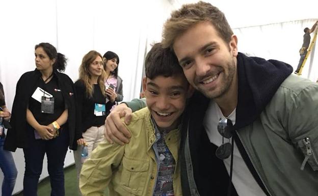 Adrián Martín y Pablo Alborán, en su encuentro en Chile. /SUR