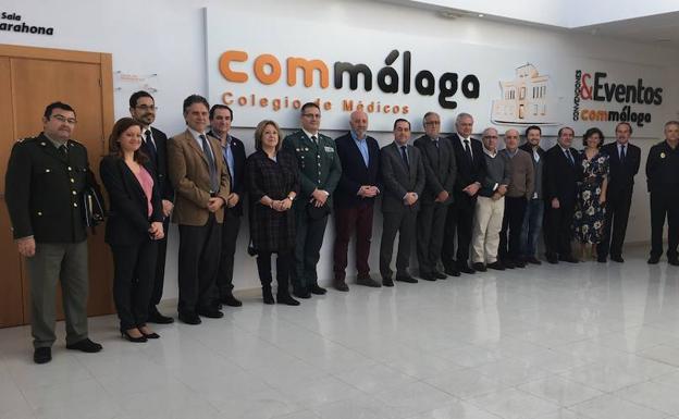 Participantes en la reunión de trabajo en la que se abordó el tema de las agresiones a médicos./Sur