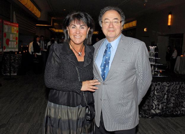 Honey y Barry Sherman, en un acto en agosto de 2010. :: reuters/
