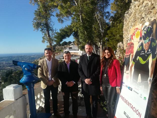 El comienzo de la Vuelta de Andalucía se presentó ayer en Mijas Pueblo. :: i. gelibter/