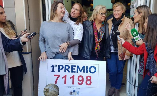 Foto de la administración de calle Mármoles, que ha repartido la mayor parte del Gordo: 128 millones. /Salvador Salas