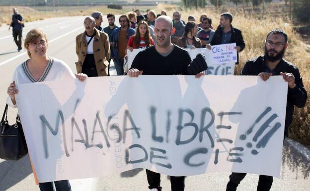 Imagen de una protesta pasada junto a la cárcel de Archidona. /Efe