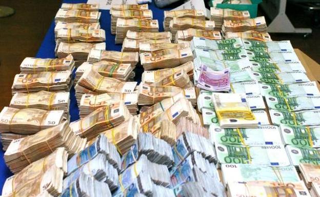 Dinero incautado por la Policía Nacional en una operación contra el blanqueo de dinero. /Efe