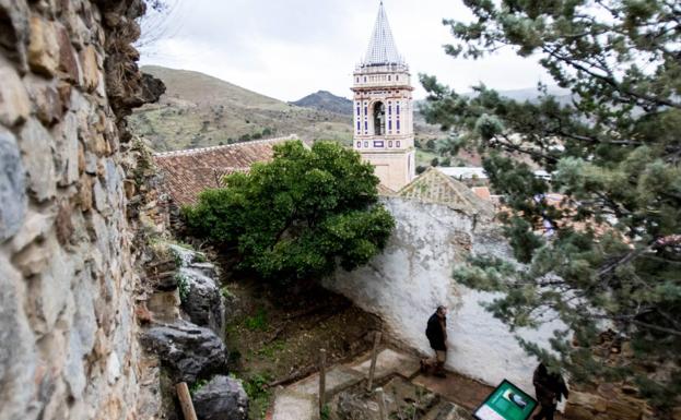 Muro de la fortaleza medieval junto a la iglesia de los Remedios, del siglo XVI. /Fernando Torres