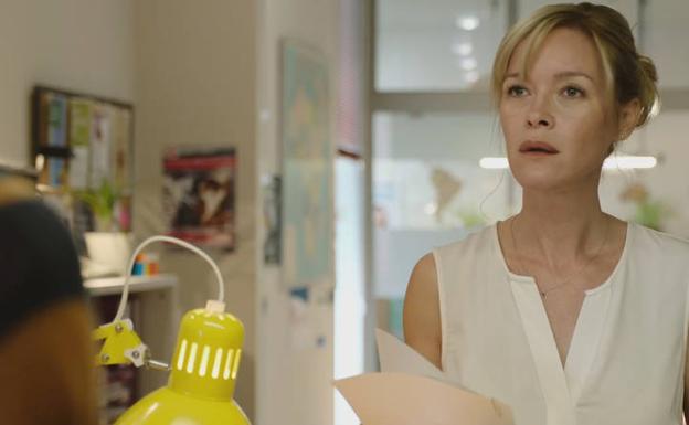 María Esteve llevaba 6 años fuera de la parrilla de la tele. Ahora regresa con ‘Sabuesos’, donde un perro que habla es el protagonista. /R. C.