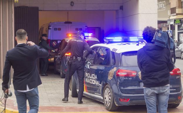 Furgón policial que traslada al padre de los menores/Efe