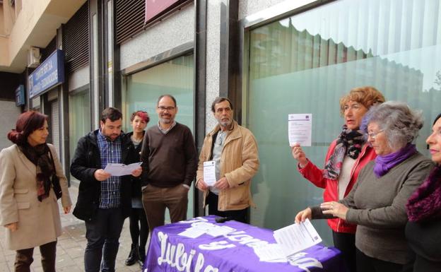 Montero y Serrato con integrantes del círculo de Pensionistas y Jubilados. /Sur