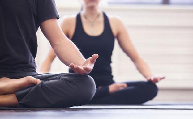 Meditación budista o clases de autoayuda para que los funcionarios andaluces cumplan con la jornada de 37,5 horas semanales