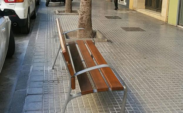 Uno de los bancos.