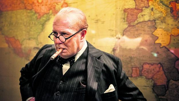 Gary Oldman, caracterizado como Winston Churchill. :: r. C./
