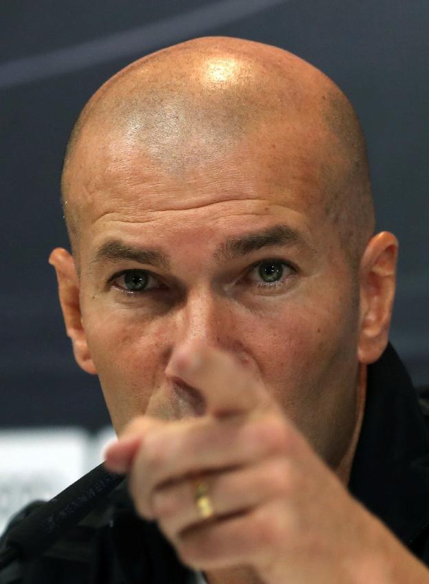 Zinedine Zidane, en la rueda de prensa de ayer. :: efe/