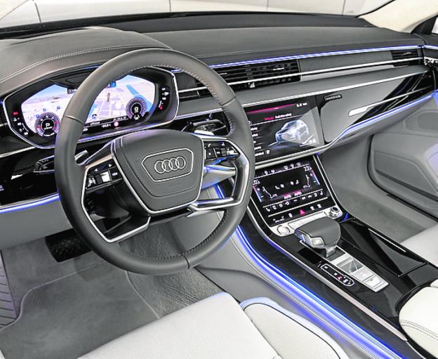 La visión exterior del A8 reafirma todos los conceptos de la clase 'premium', que ha recibido muchas mejoras. :: audi
/
