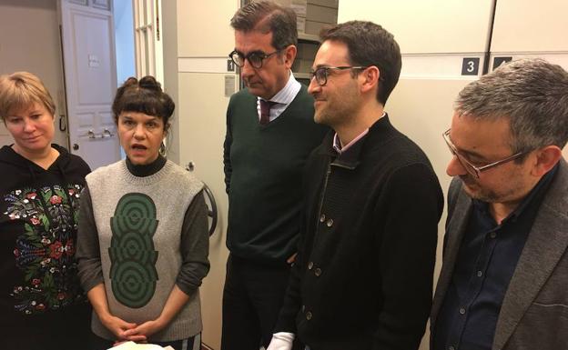 Marina Loshak, José María Luna, Carlos Ferrer y Mario Virgilio Montañez, en el Centro de Documentación de la Casa Natal de Picasso. /SUR