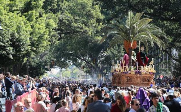La Pollinica, en su discurrir por la Alameda, durante la Semana Santa del año pasado. /Fernando González