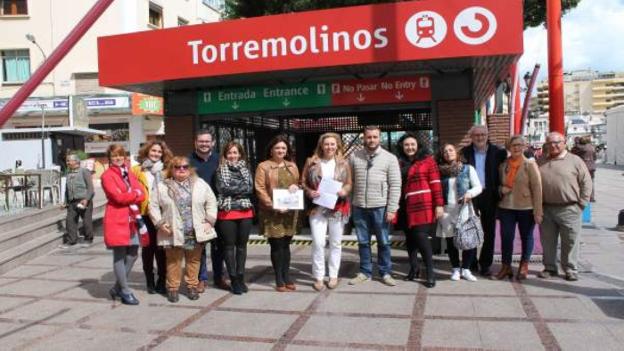 España y Del Cid, junto a concejales y vecinos en Torremolinos. / SUR