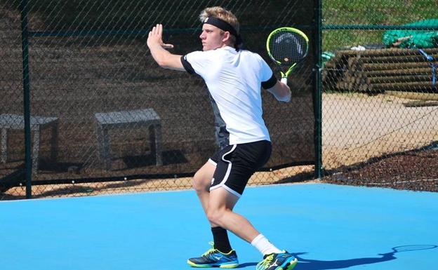 Davidovich, durante la final de ayer en Quinta do Lago. /SUR