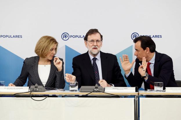 Dolores de Cospedal, Mariano Rajoy y Fernando Martínez-Maillo, durante la reunión de ayer del Comité Ejecutivo Nacional. :: mariscal / efe/