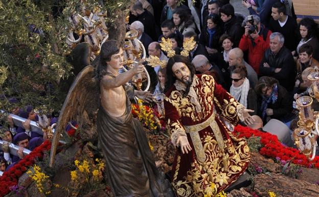 La Cofradía del Huerto opta por no pasar junto al socavón de la obra de Tejón y Rodríguez