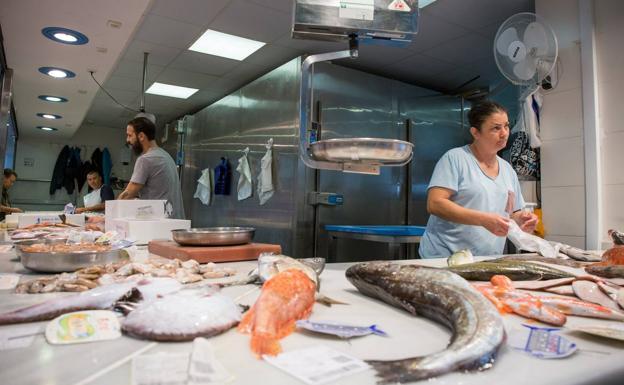 Pescado de lonja en el Mercado del Carmen del Perchel /DANIEL MALDONADO