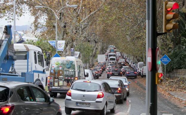 El Paseo de los Curas, itinerario alternativo para pasar por el Centro estos días. /SUR