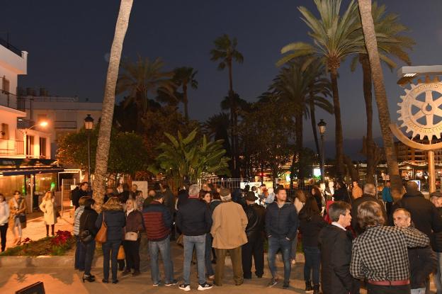 Concentración de vecinos en el palmeral de San Pedro el pasado febrero ./Josele-Lanza -