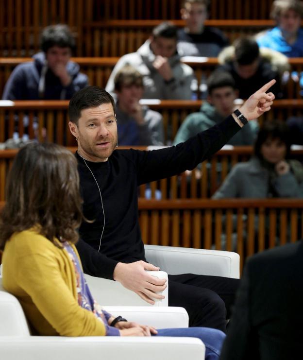 El exfutbolista del Real Madrid y de la selección española Xabi Alonso, durante un acto celebrado el lunes en San Sebastián. :: EFE/
