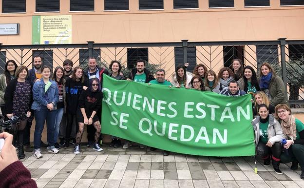 Protesta de profesores en el IES Nueva Andalucía, uno de los que han retrasado las evaluaciones. /SUR