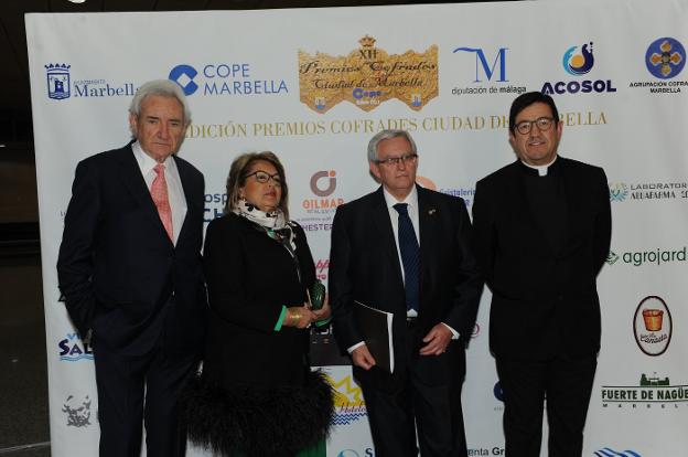 Luis del Olmo, con los organizadores. :: josele-lanza
/