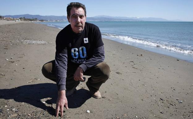 José Manuel Casado, en la playa de los Álamos. /MIGUE FERNÁNDEZ