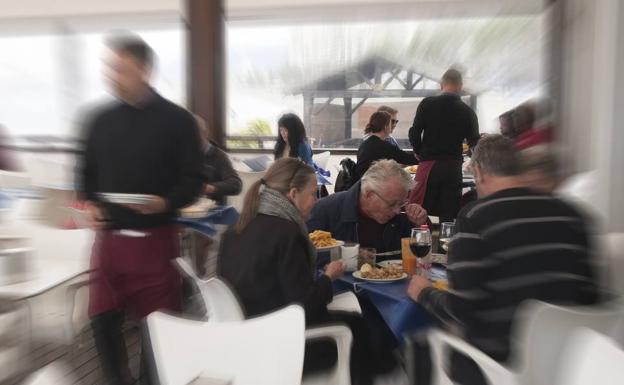Cunde el optimismo en el sector turístico tras una temporada baja que consideran ha vuelto a ser dura./FRANCIS SILVA