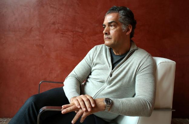 El escocés Philip Kerr, en su visita a España en 2016. :: Jordi Alemany/