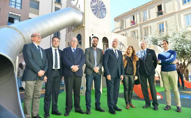 Alcalde y concejales, ayer en la inauguración del recinto.