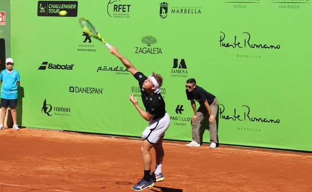 Alejandro Davidovich, durante su partido de ayer. /SUR