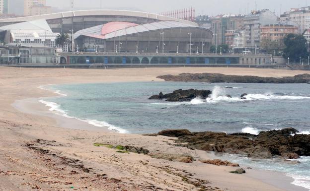 Playa de Riazor, en La Coruña./