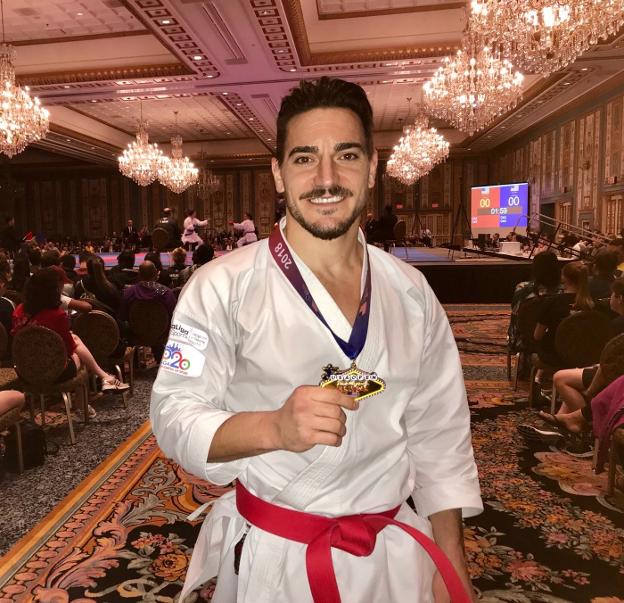 Quintero, con la medalla en Las Vegas. :: CHEMA FRAGUAS/