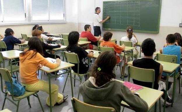 Andalucía superará los cien mil docentes tras la oferta de 5.404 plazas de este año