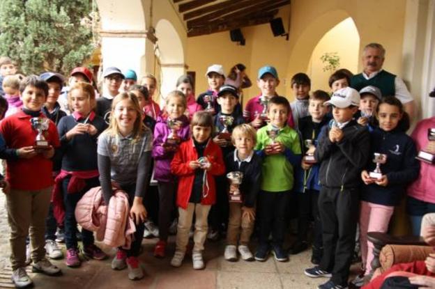 Los pequeños participantes, tras el torneo. :: sur/