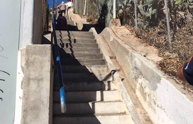 Los 119 escalones son una barrera para muchas personas. /I. G.