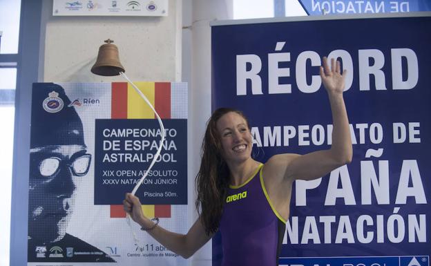 Jessica Vall toca la campana tras su récord nacional