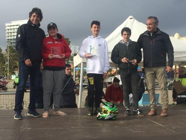 Podio en la modalidad ski júnior GP3, con el benalmadense Esteban Díaz en lo más alto. :: sur
/