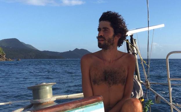 Josecho de Linares, en el velero 'Ti Golou', uno de los barcos de los que sido tripulación en este viaje. :/