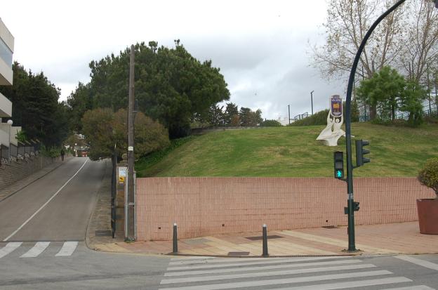 Entrada del colegio San José de Estepona. /Charo Márquez