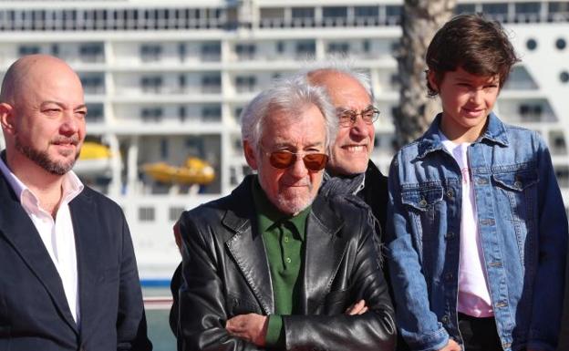 Sacristán se mete en la piel de un hippy en 'Formentera Lady'./Salvador Salas