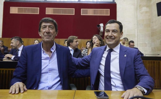 Juan Marín y Juanma Moreno, en sesión.