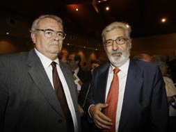Alejo García (derecha), junto a Pedro Aparicio en la presentación de la Fundación Manuel Alcántara en el hotel Montemálaga en octubre de 2007. / FOTO: Salvador Salas/