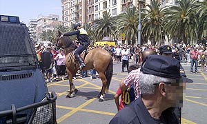 Imagen tomada por Óscar López García de la carga policial en el Paseo del Parque./