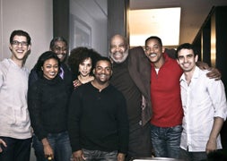 Will Smith, junto a algunos de los actores de 'El príncipe de Bel Air'. / Facebook/