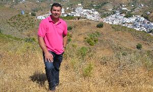 Salvador Fernández trabaja en la empresa pública Turismo Andaluz y es alcalde de El Borge desde 2011. :: E. C./