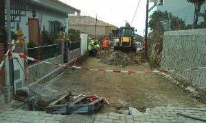 Obras que se están llevando a cabo en la calle Albahaca en Benagalbón/